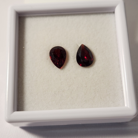 NIB 3.55cts Natural Mozambique Garnet Pair 10x7mmPear Cut Matched loose stones - Picture 7 of 15